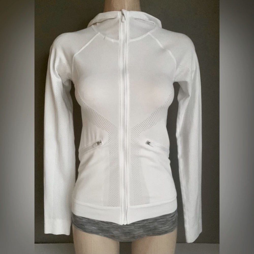 ⭐️ Host Pick ⭐️ Lululemon Ventilate Jacket